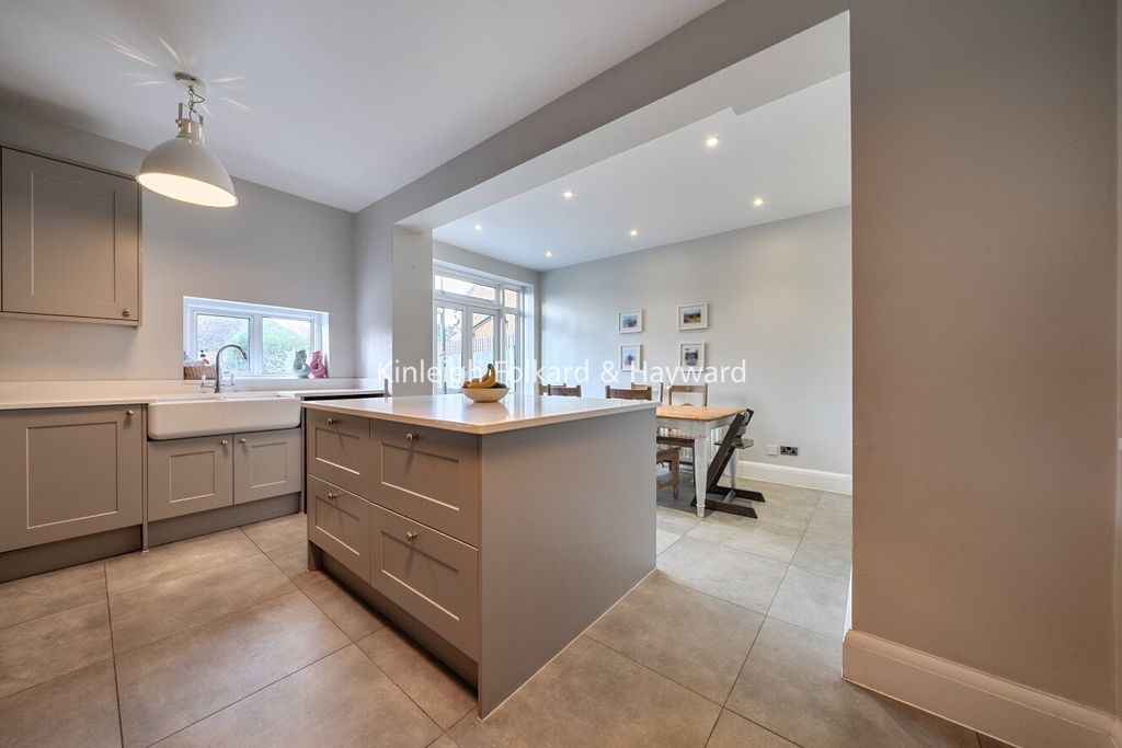 Property photo 2 of 19 Picture No. 15