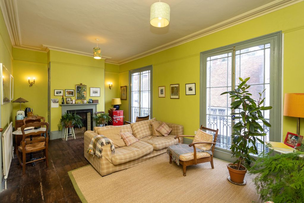 Property photo 2 of 25