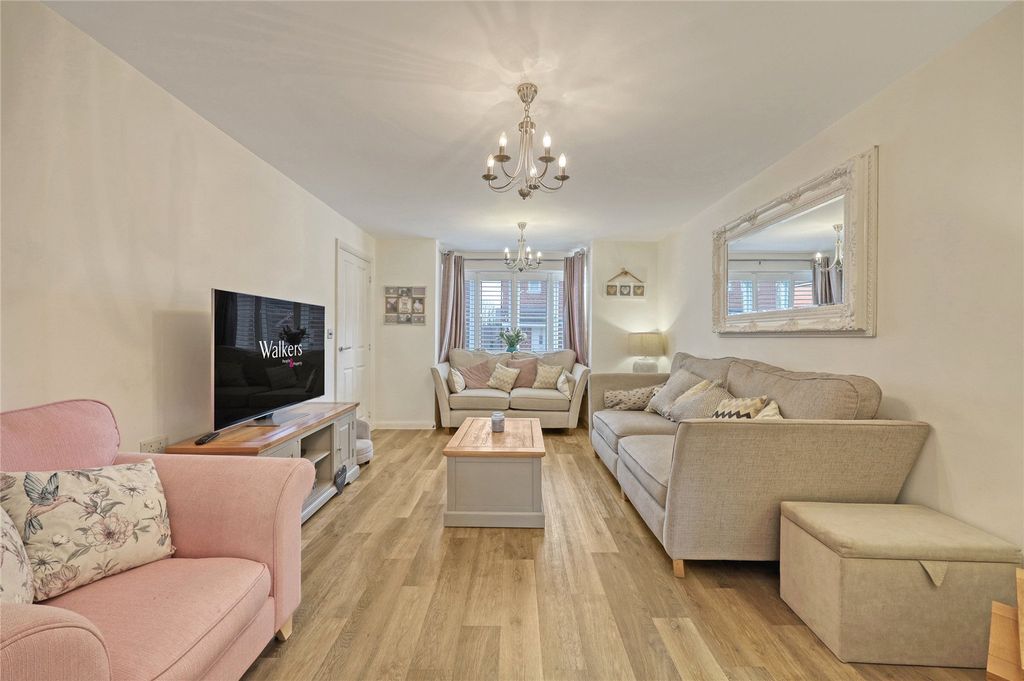 Property photo 3 of 19 Picture No. 16