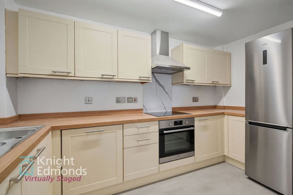 Property photo 3 of 7 Kitchen