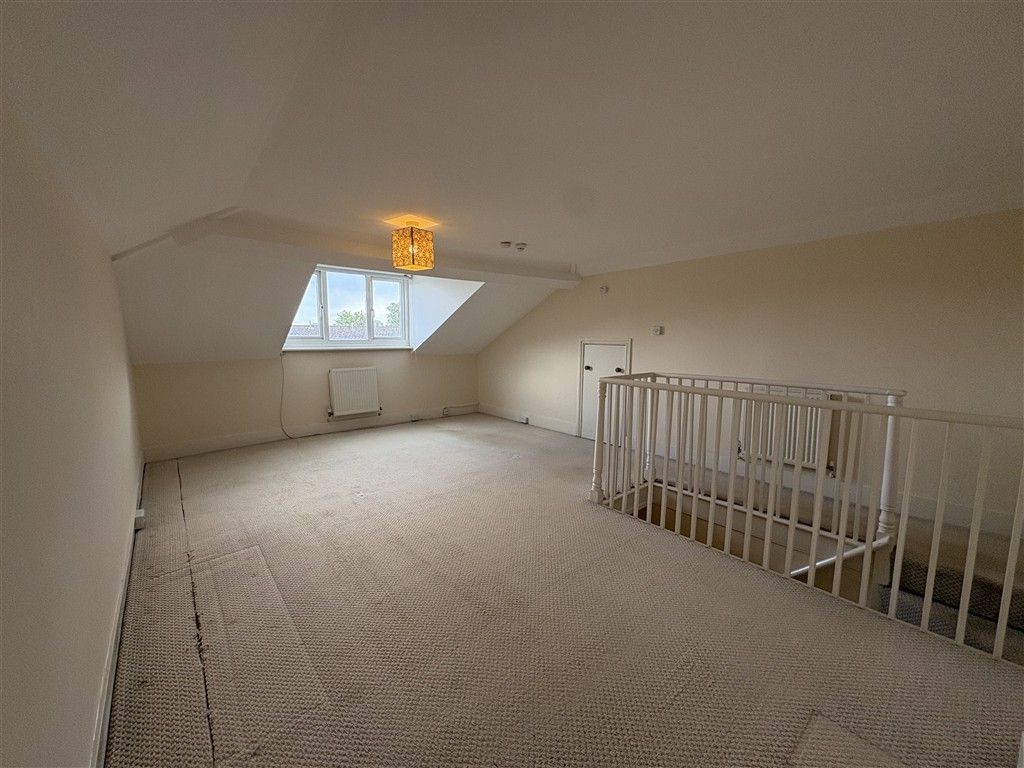 Property photo 2 of 7 Upper Room 2 New
