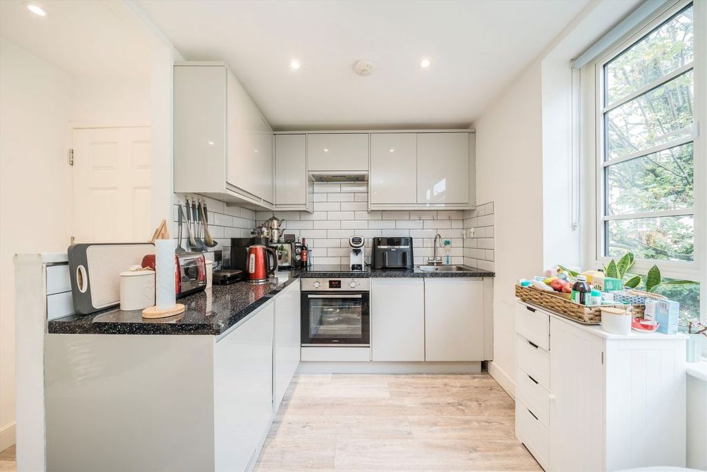 Property photo 3 of 5