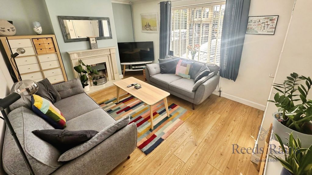 Property photo 2 of 14 Lounge