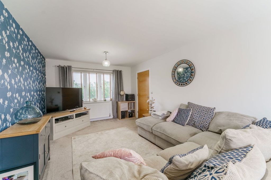 Property photo 2 of 25