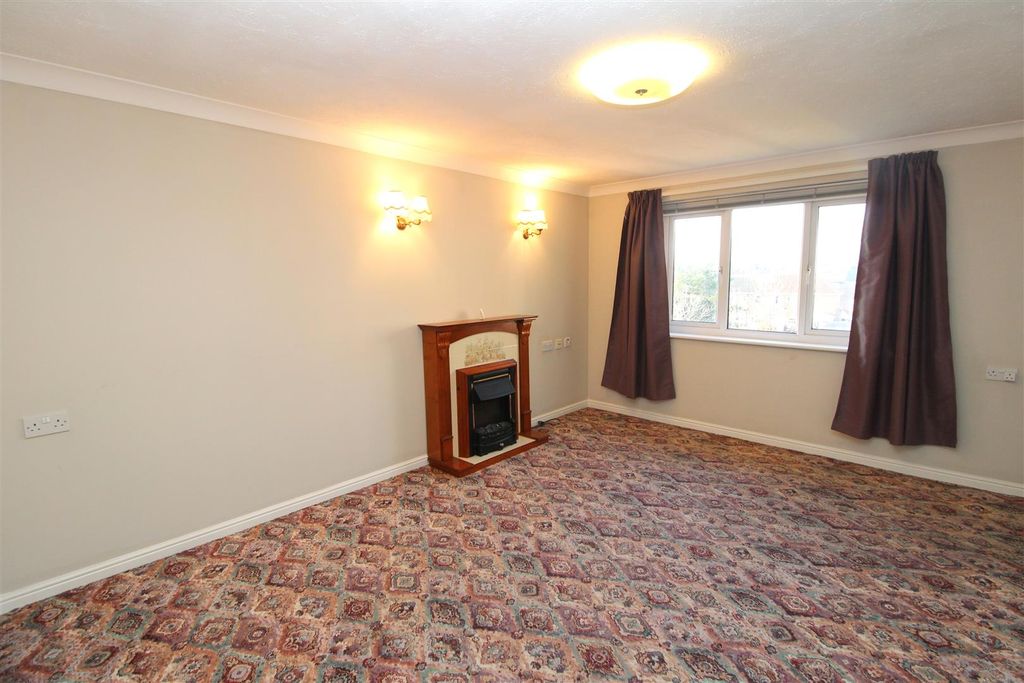 Property photo 3 of 9 Living Room