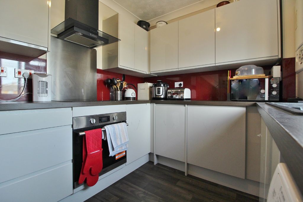 Property photo 2 of 8