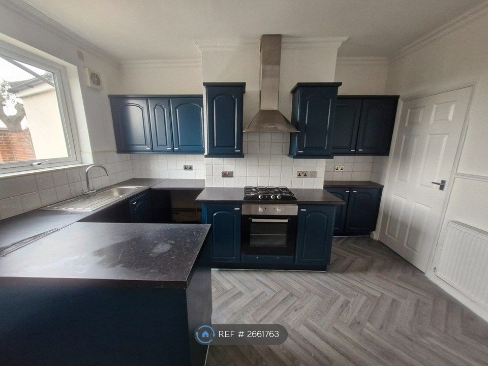 Property photo 2 of 11 Kitchen