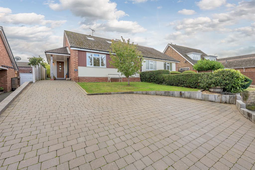 Property photo 1 of 28