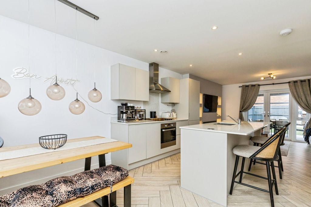 Property photo 2 of 16 Photo