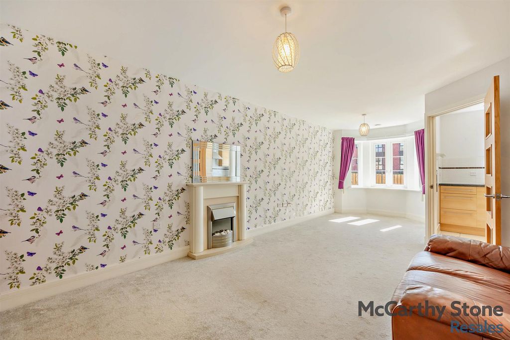 Property photo 2 of 27 8689474-Interior04-800.Jpg