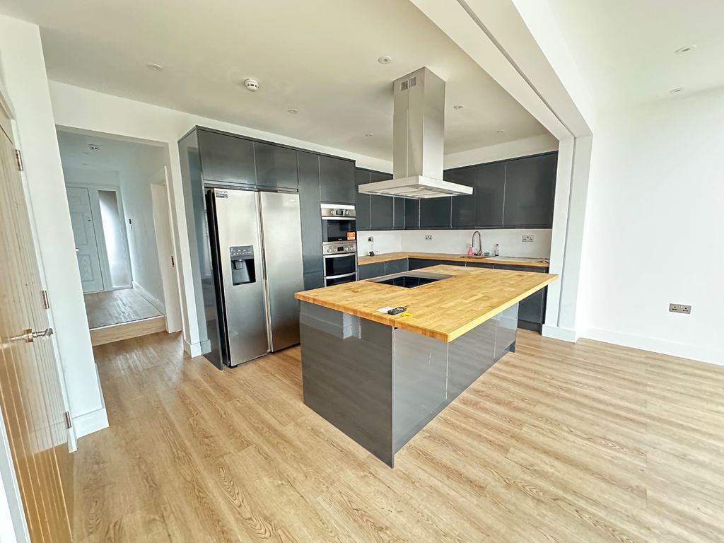 Property photo 2 of 19 2721102