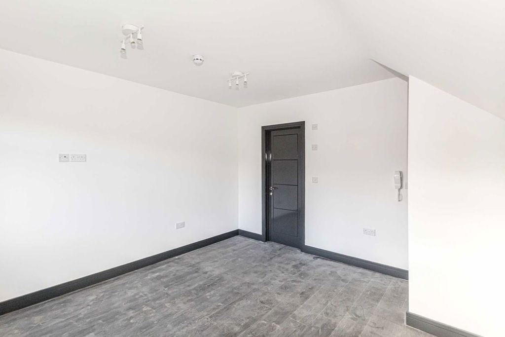 Property photo 2 of 3