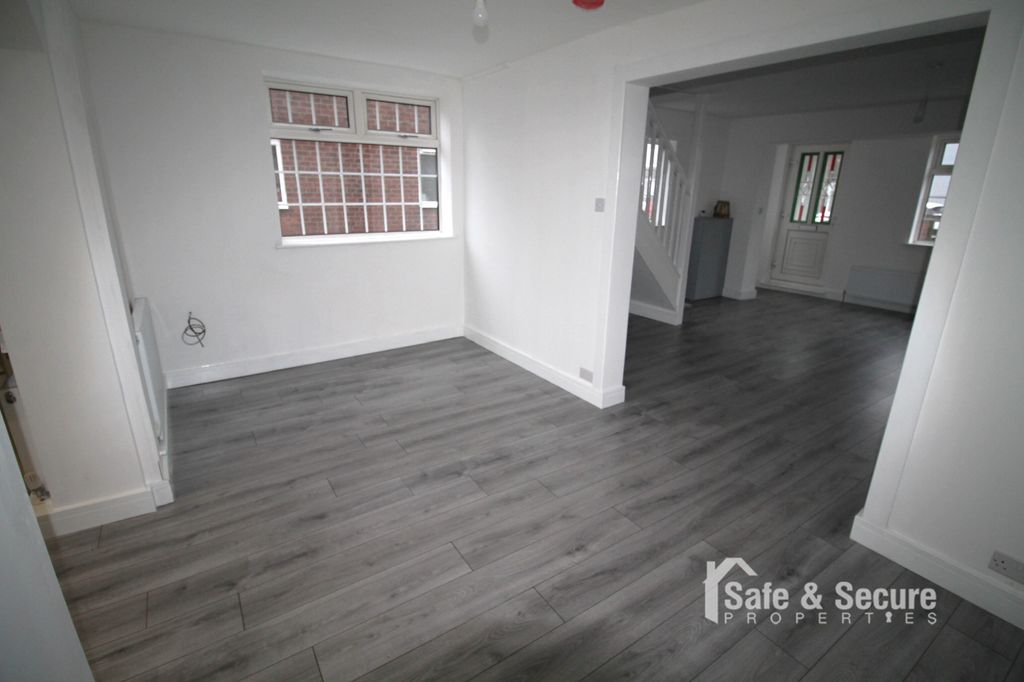 Property photo 3 of 13 Dining Room