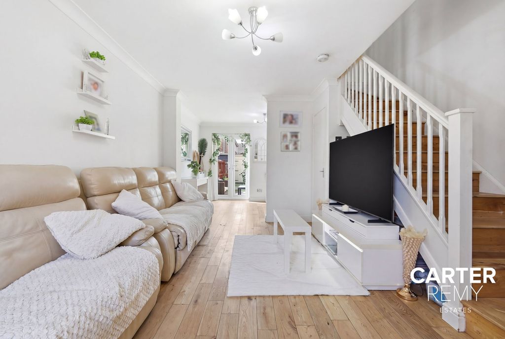 Property photo 3 of 34