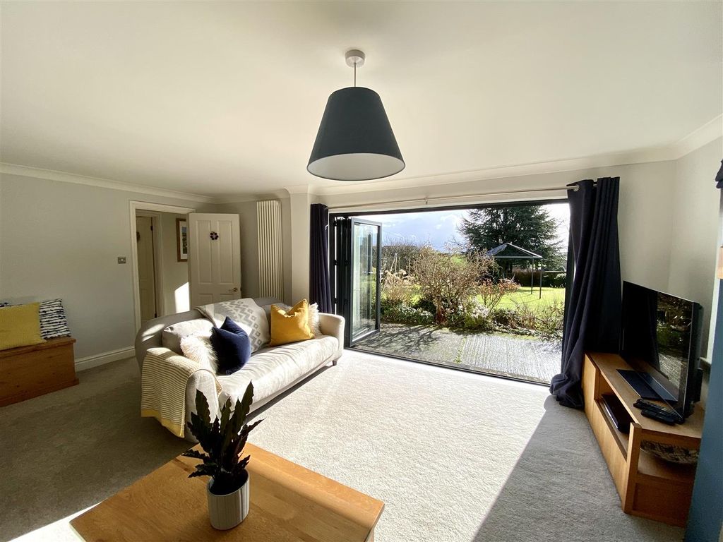 Property photo 2 of 27 Sitting Room