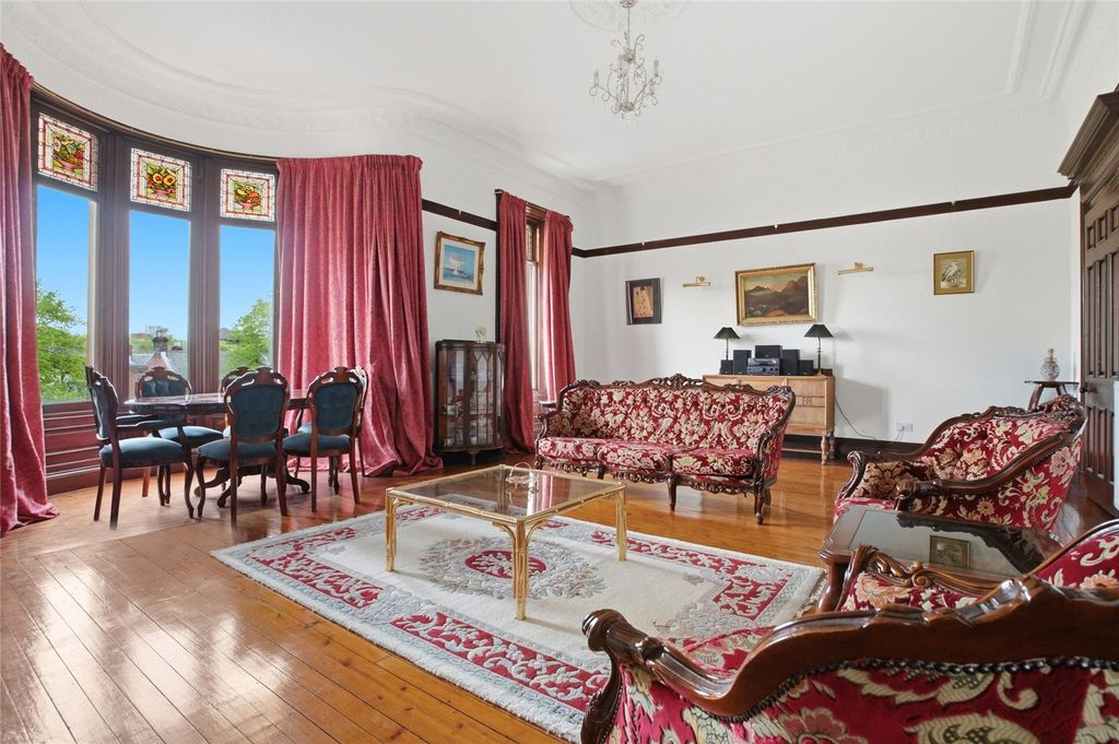 Property photo 2 of 20 Sitting Room