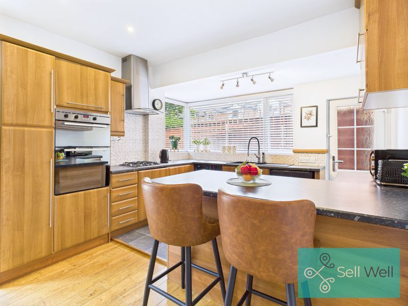Property photo 3 of 17 Kitchen