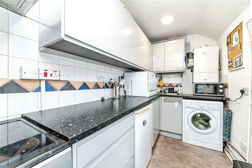 Property photo 2 of 9 Picture No. 18