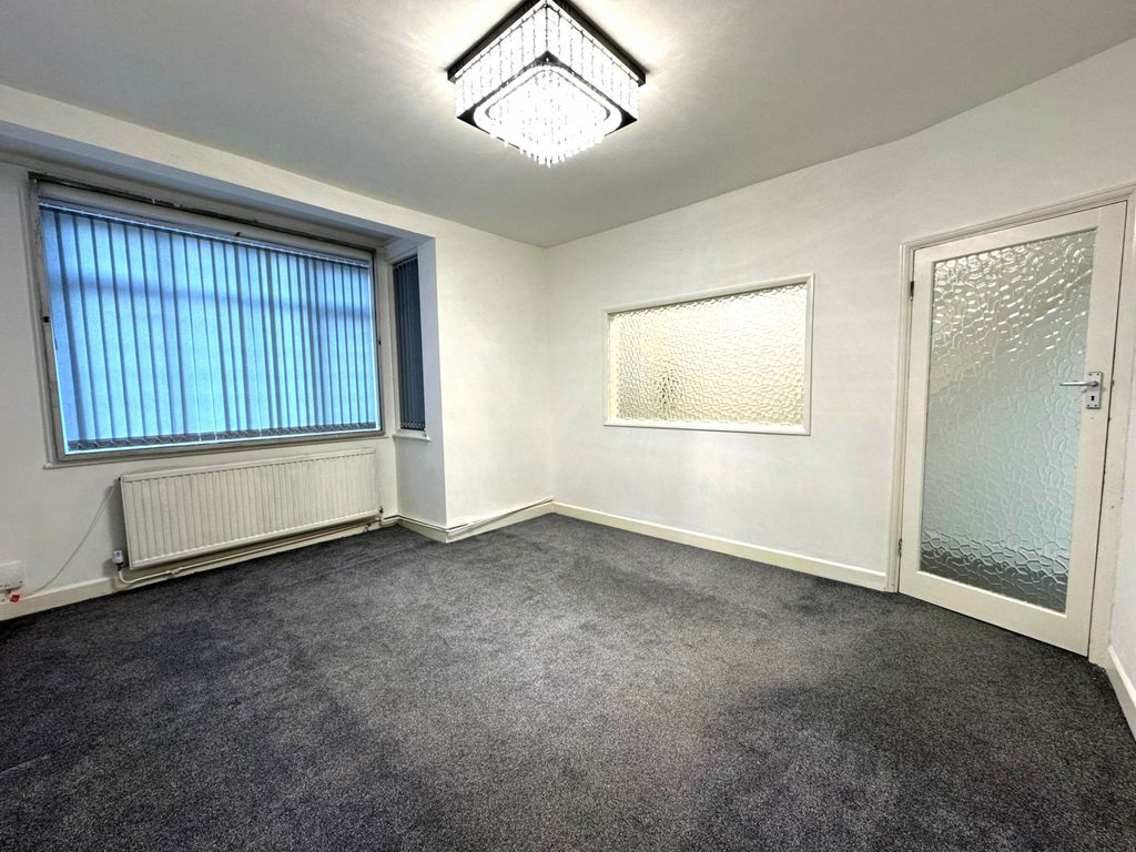Property photo 3 of 11 Gallery