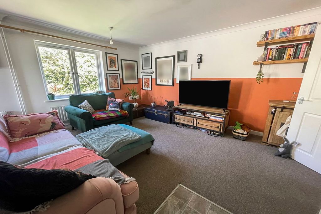 Property photo 3 of 9