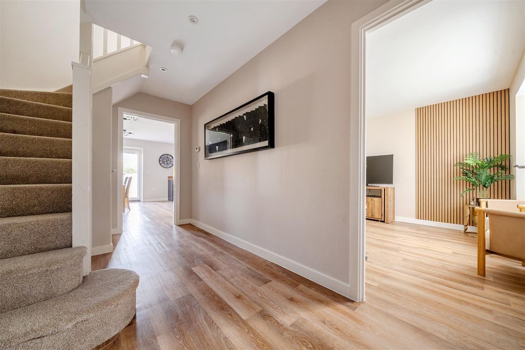 Property photo 2 of 19 1363844-17-68E3950Cf0Bcc.Jpg