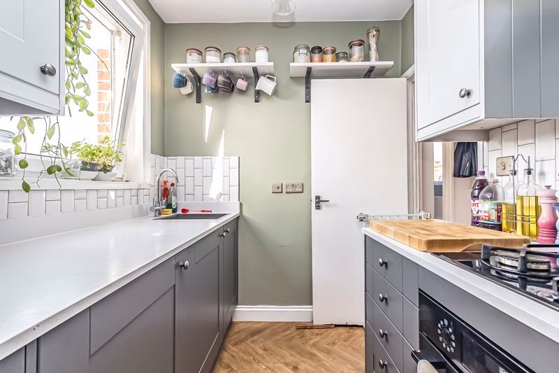 Property photo 3 of 18 .