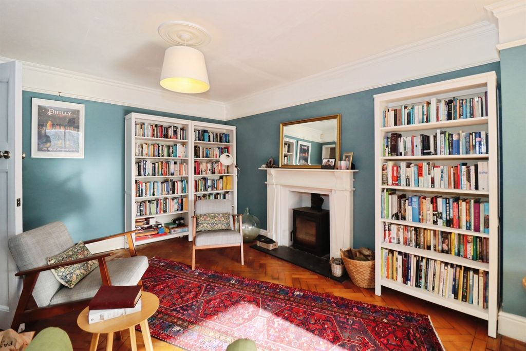 Property photo 3 of 17