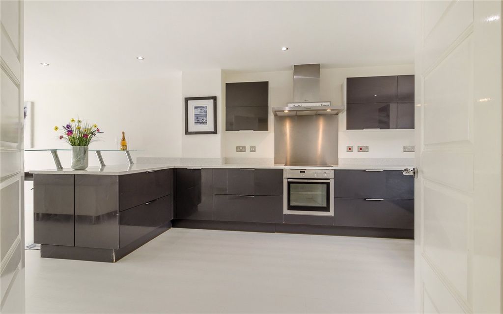 Property photo 3 of 20 Kitchen