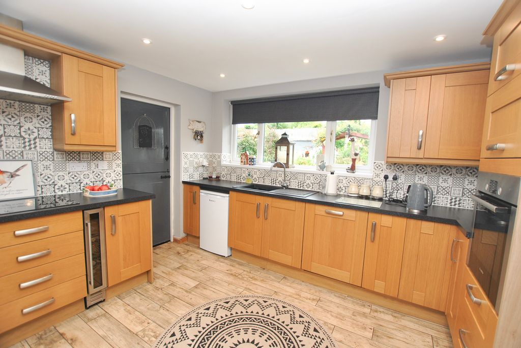 Property photo 2 of 27