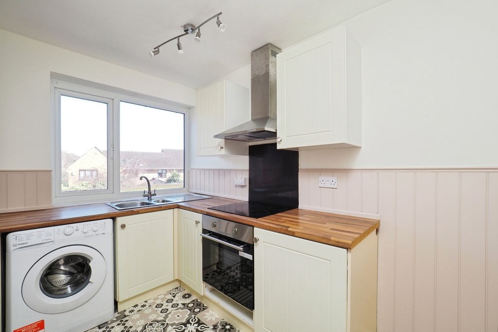 Property photo 3 of 15 Kitchen