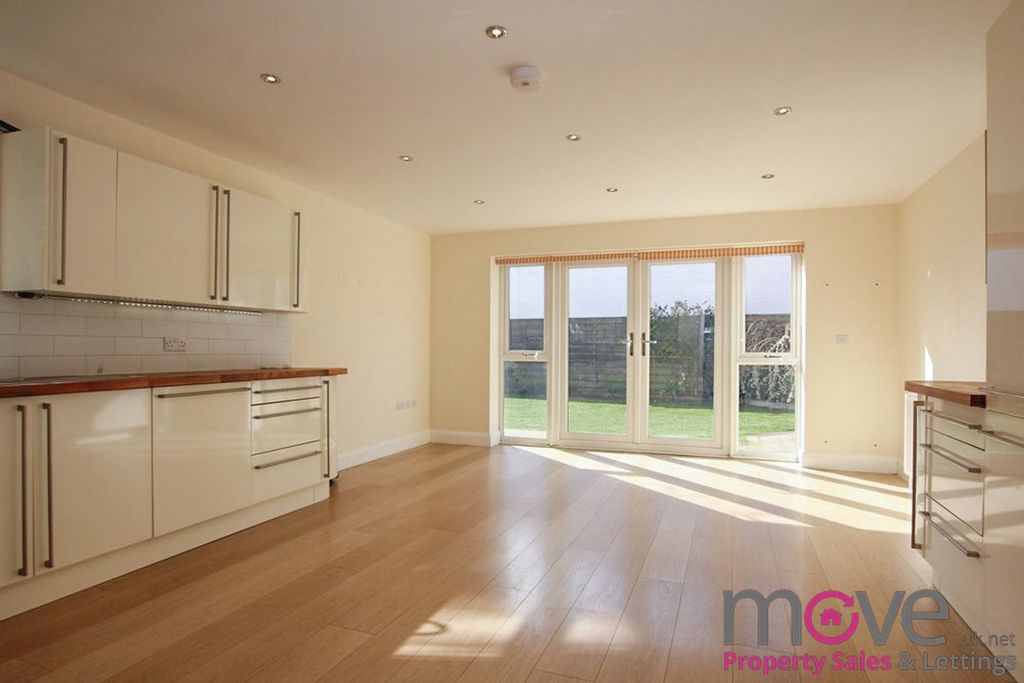 Property photo 3 of 9 Photo 1