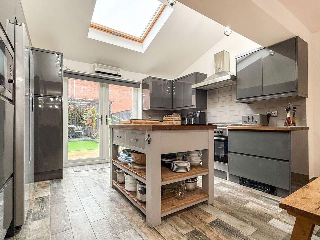 Property photo 3 of 23