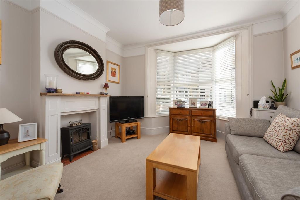Property photo 2 of 17