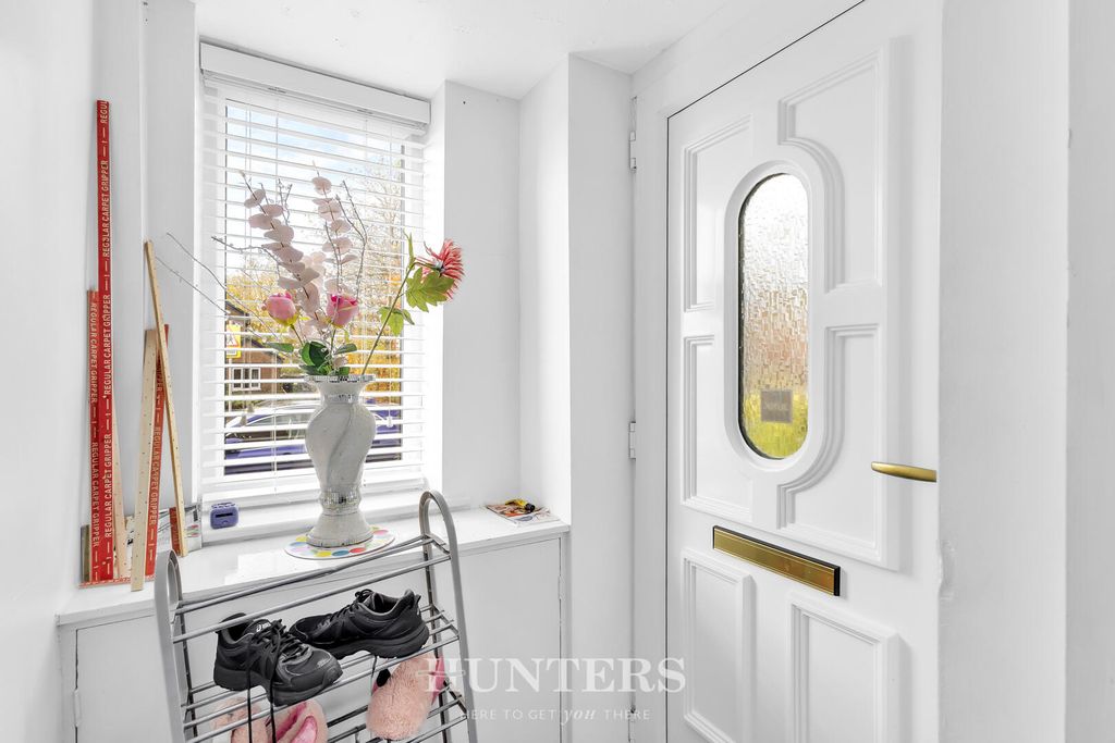 Property photo 2 of 17 Hallway