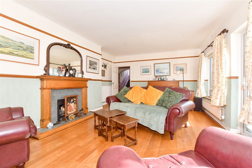 Property photo 1 of 15 Lounge