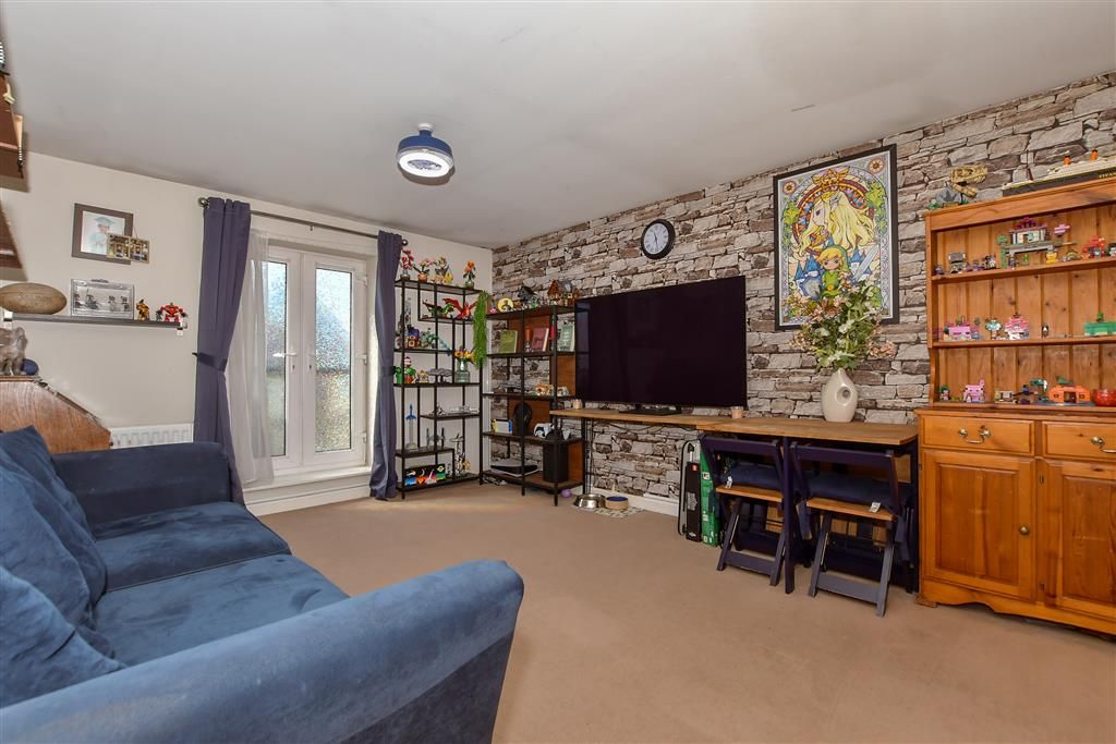 Property photo 1 of 9 Kitchen/Lounge