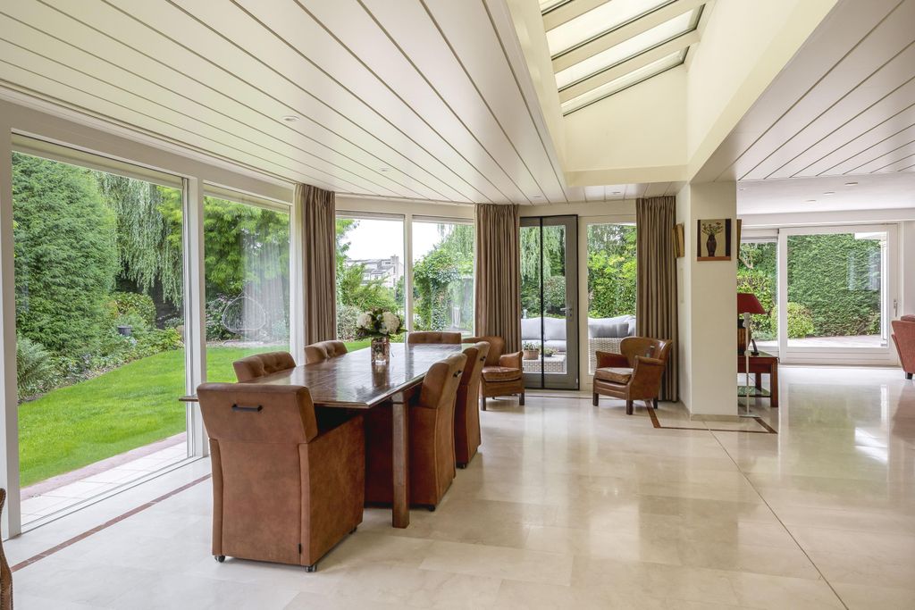 Property photo 3 of 89