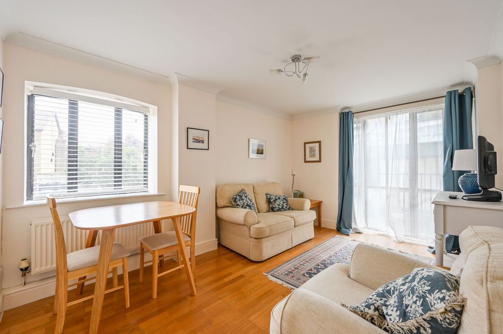 Property photo 3 of 11