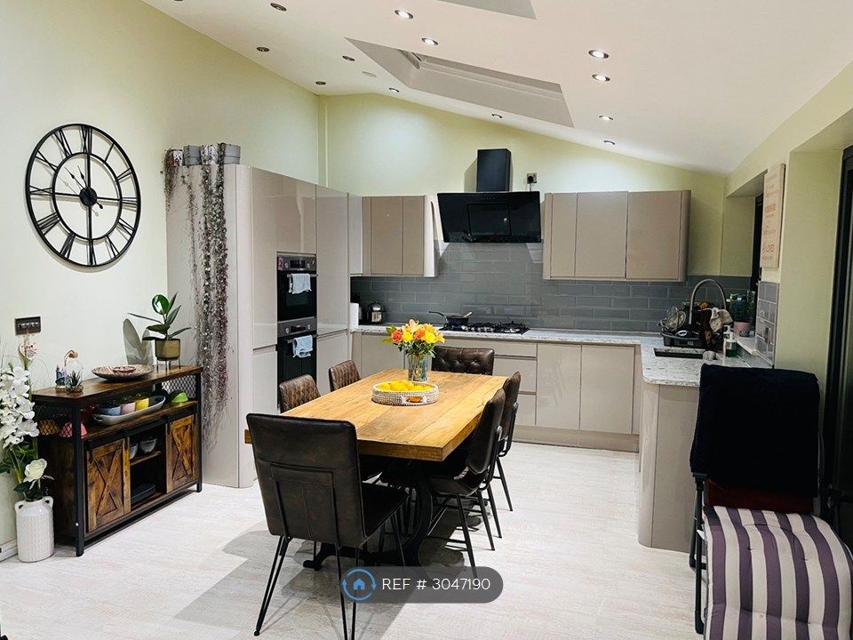 Property photo 2 of 25 Open Plan Kitchen