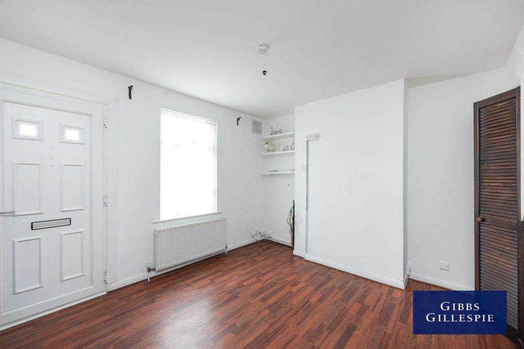 Property photo 3 of 11 3