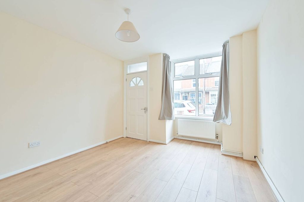 Property photo 2 of 19