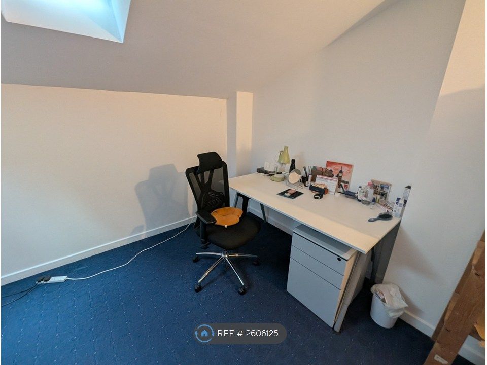 Property photo 3 of 34 Room One