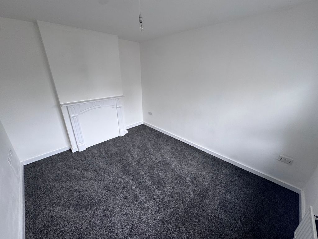 Property photo 3 of 11 Photo 8