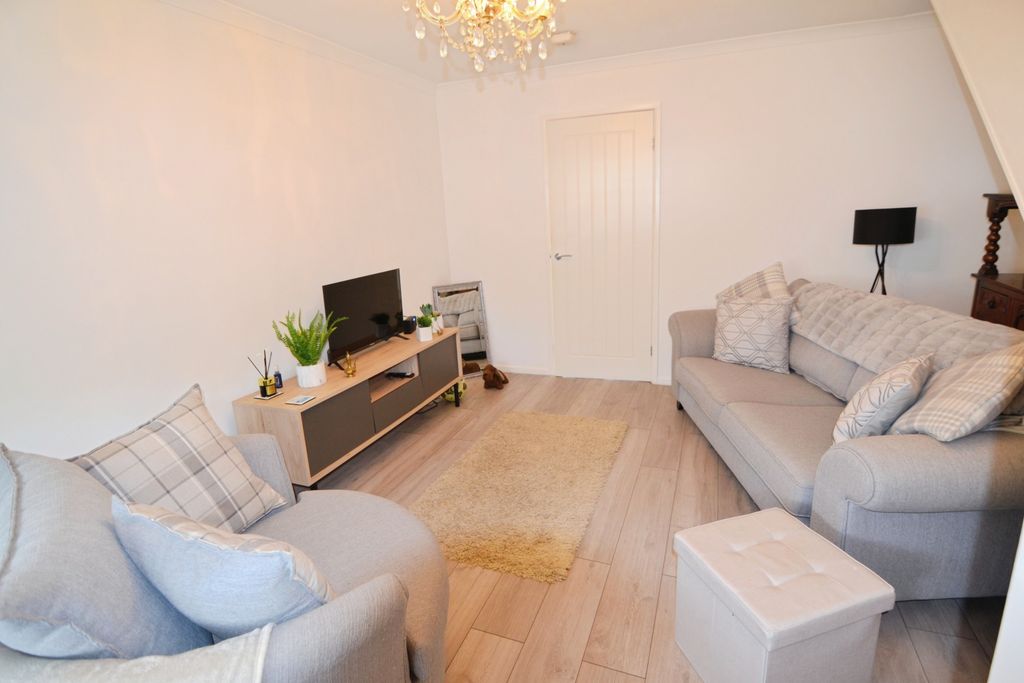 Property photo 3 of 13 Lounge