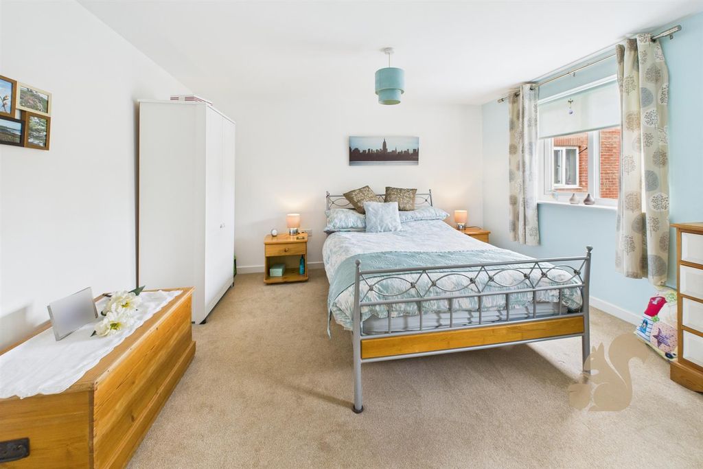 Property photo 2 of 10 Bedroom