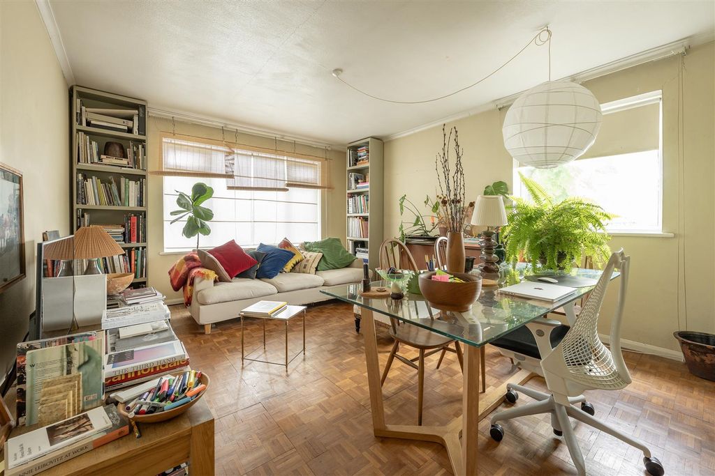 Property photo 2 of 18 New Wanstead, E11