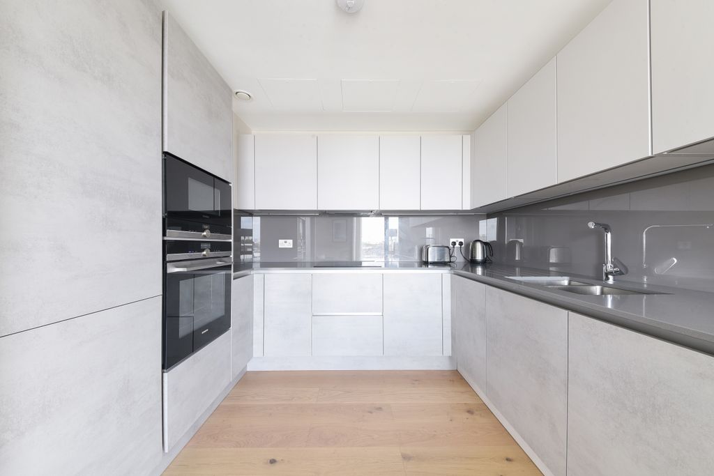 Property photo 3 of 8 Kitchen