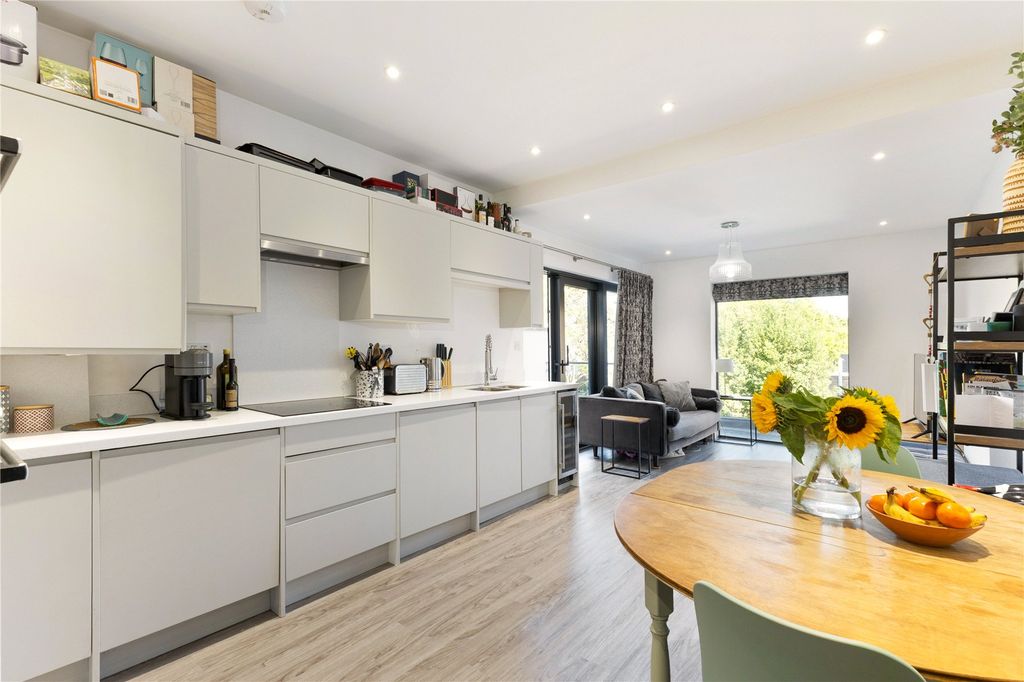 Property photo 3 of 15 Picture No. 18