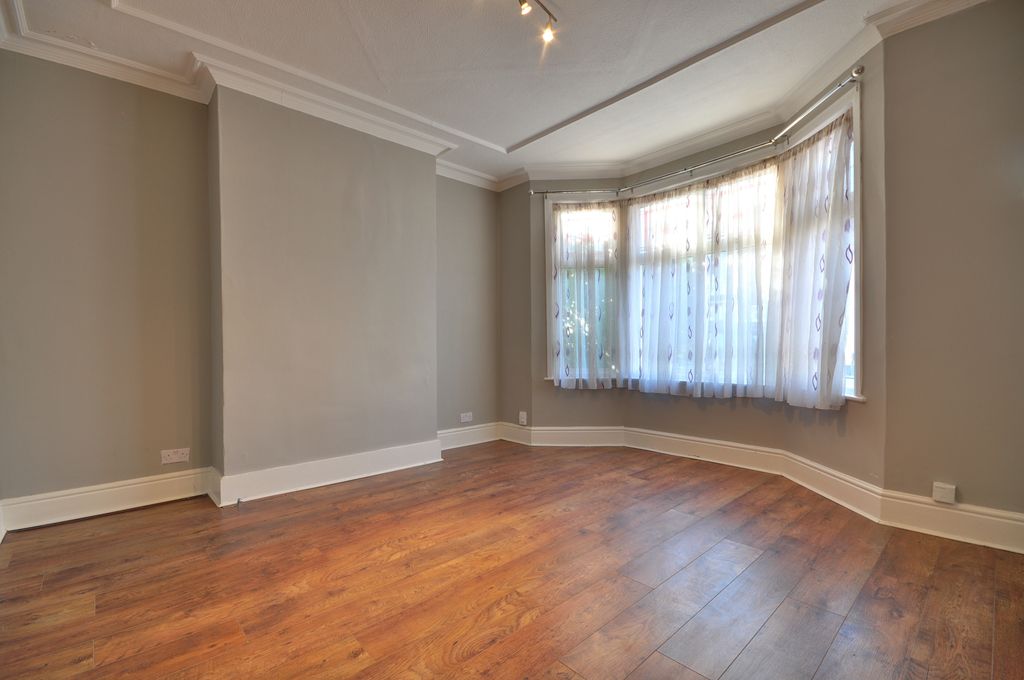 Property photo 2 of 8 Bedroom Angle 1