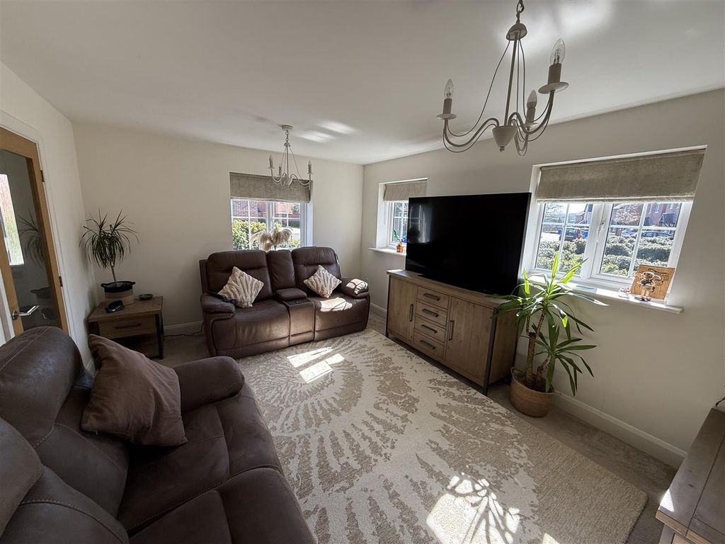 Property photo 3 of 22 Lounge